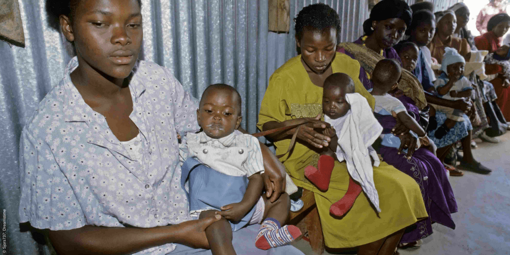 New mothers sit with their babies in Kenya. Health Action International is researching barriers that are preventing people from accessing sexual and reproductive health commodities in Kenya, Uganda and Zambia. The results will enable governments to develop policy solutions that improve access and, ultimately, enhance sexual and reproductive health.